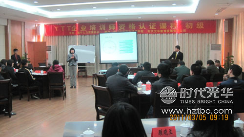 學(xué)員進行演練