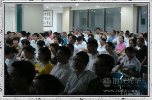 認真聽講的農行學員們