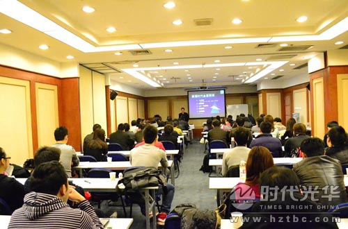 學員們正在認真聽講www.www.dgmaohuilin.com